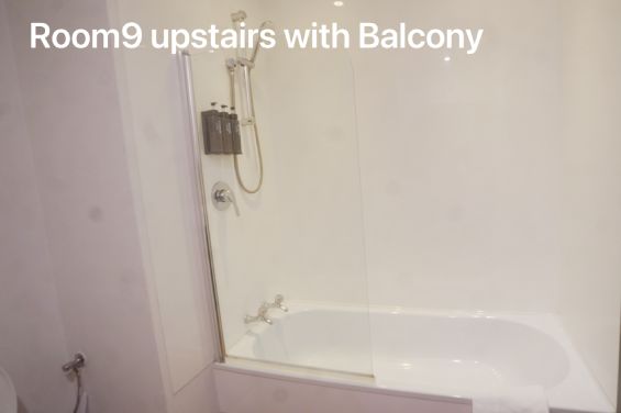 Queen Studio bathroom