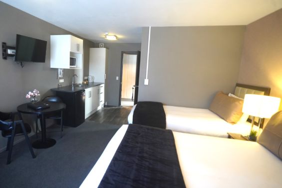 King Twin Kitchen Studio beds and kitchenette