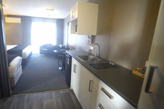 Interconnecting 2 Studios kitchenette